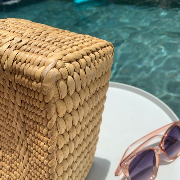 Vintage Woman’s Wicker Handbag - Picture 6 of 14